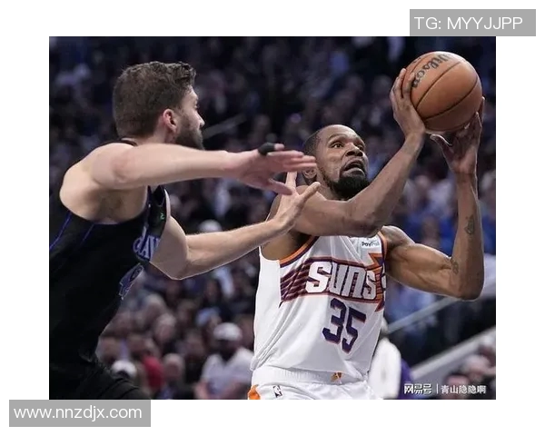 独行侠惜败！华盛顿29+12，赛后杜兰特走过来，和独行侠球员拥抱