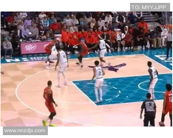 张佳玮：利拉德持球三分历史前三&赶上了09双雄 四分线外史上前二